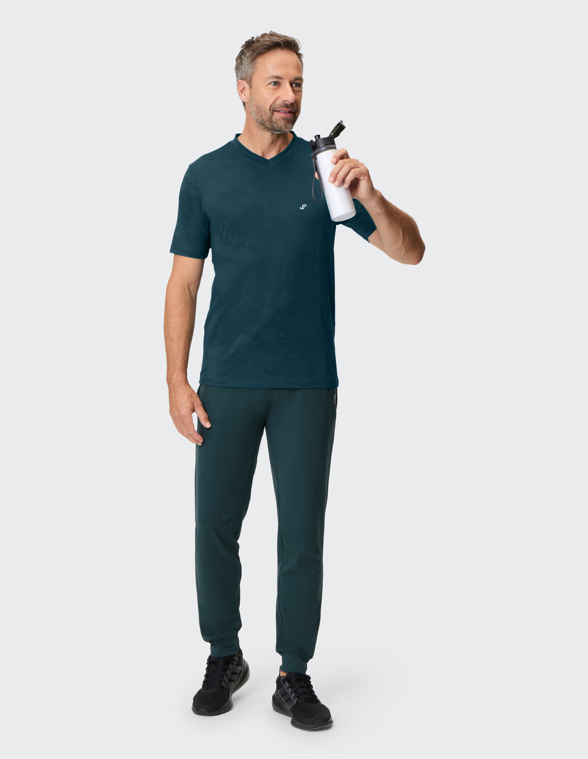 Dunkelgrüne Jogginghose mit elastischem Bund, Kordelzug, seitlichen Taschen und schmal zulaufendem Bein.