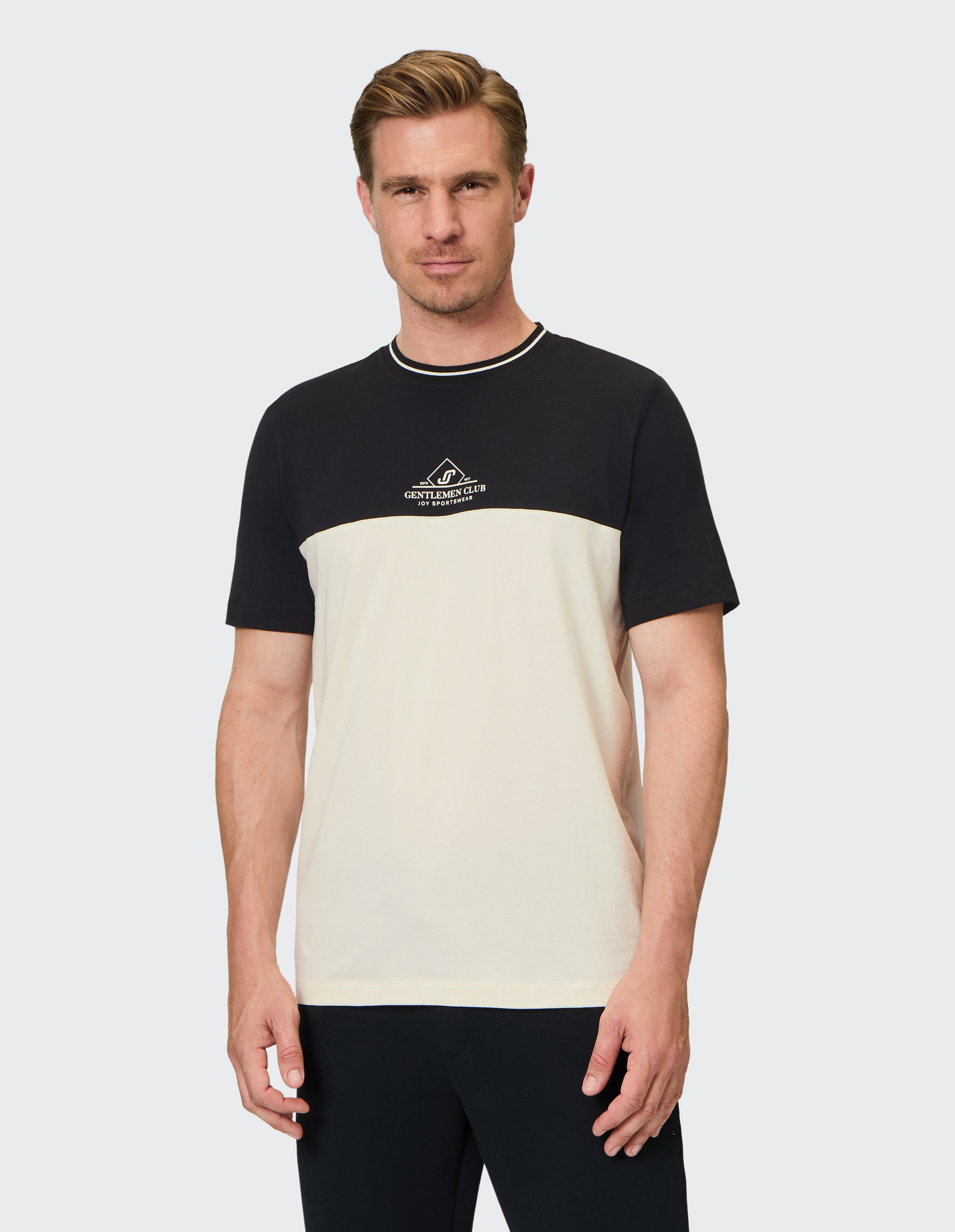 T-Shirt in Schwarz und Creme mit Rundhalsausschnitt, kurzem Ärmel und einem \\\\\\\"Gentlemen Club\\\\\\\" Print-Logo auf der Brust.