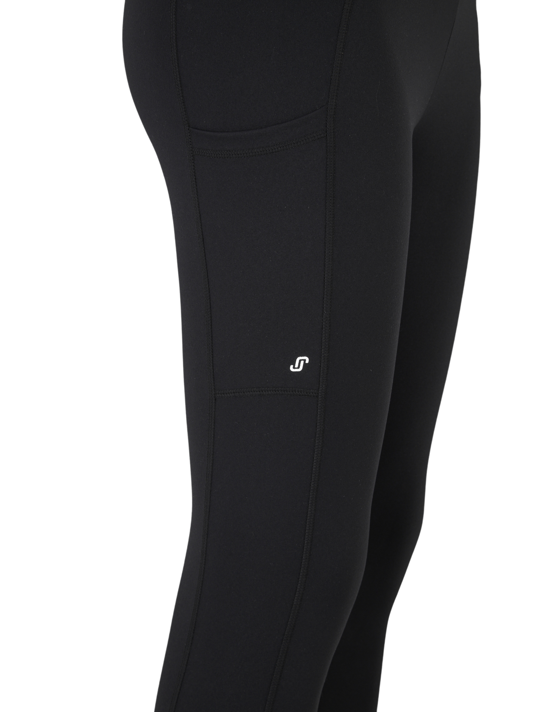Schwarze Leggings mit seitlicher Tasche und kleinem Logo auf dem Oberschenkel, Nahaufnahme der Passform am Bein.