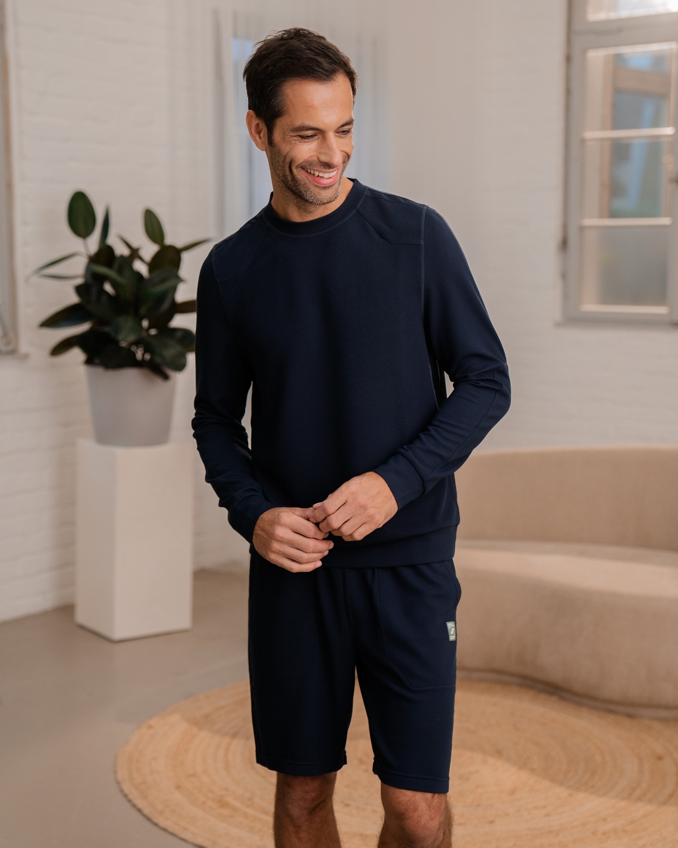 Stil kennt kein Alter – nur Komfort. 👌
Das schlichte Sweatshirt „Vincent“ überzeugt mit modernem Waffelpiquee-Look und einem Stoff, der sich so gut anfühlt, wie er aussieht. Leicht, weich, hochwertig – für alle, die Wert auf Komfort und Klasse legen. 

#JOYsportswear #WohlfühlMode #WohlfühlLook #ModeMitAnspruch