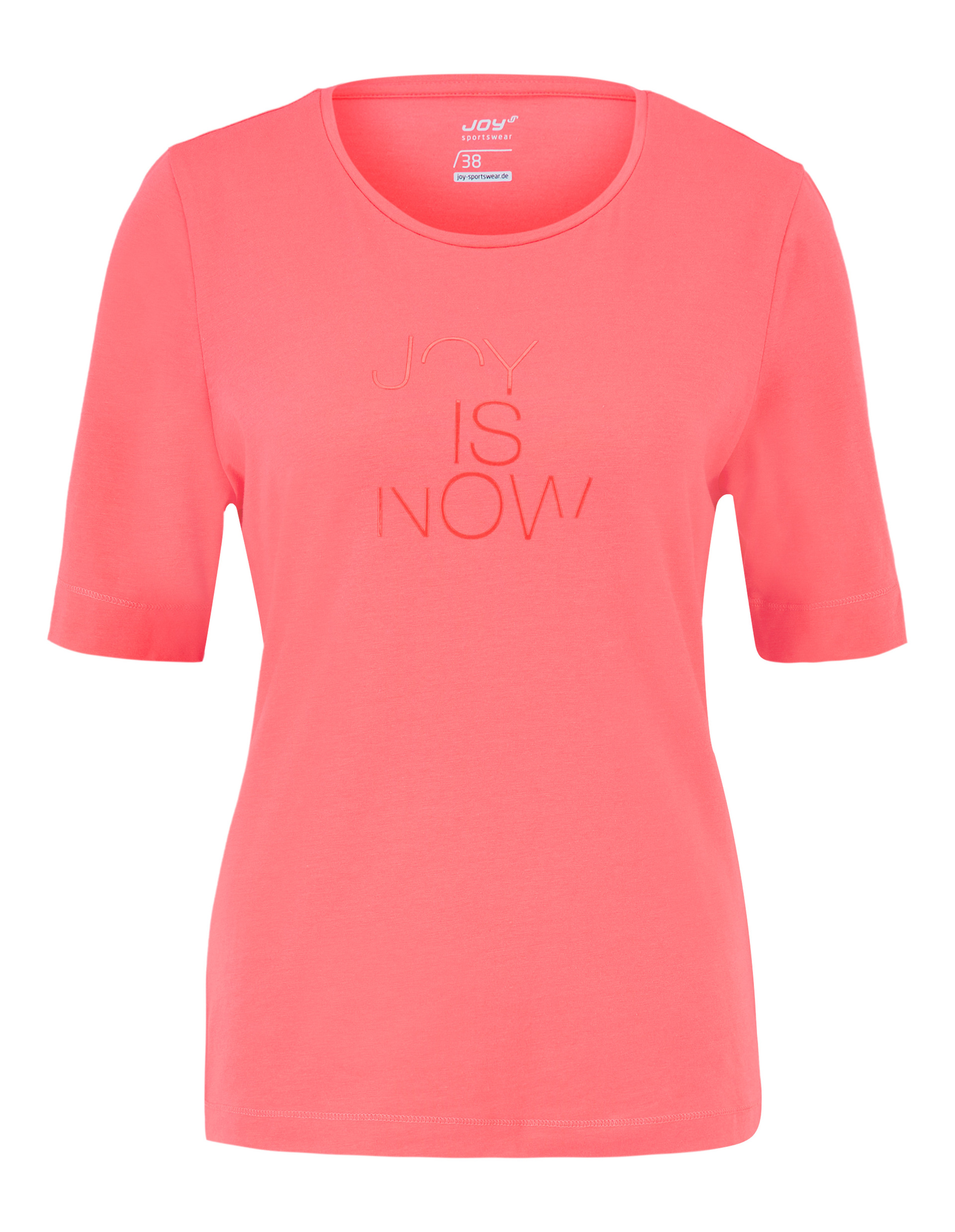 Koralrotes T-Shirt mit rundem Kragen, kurzen Ärmeln und eingeprägtem Schriftzug \\\\\\\\\\\\\\\"JOY IS NOW\\\\\\\\\\\\\\\" auf der Vorderseite.