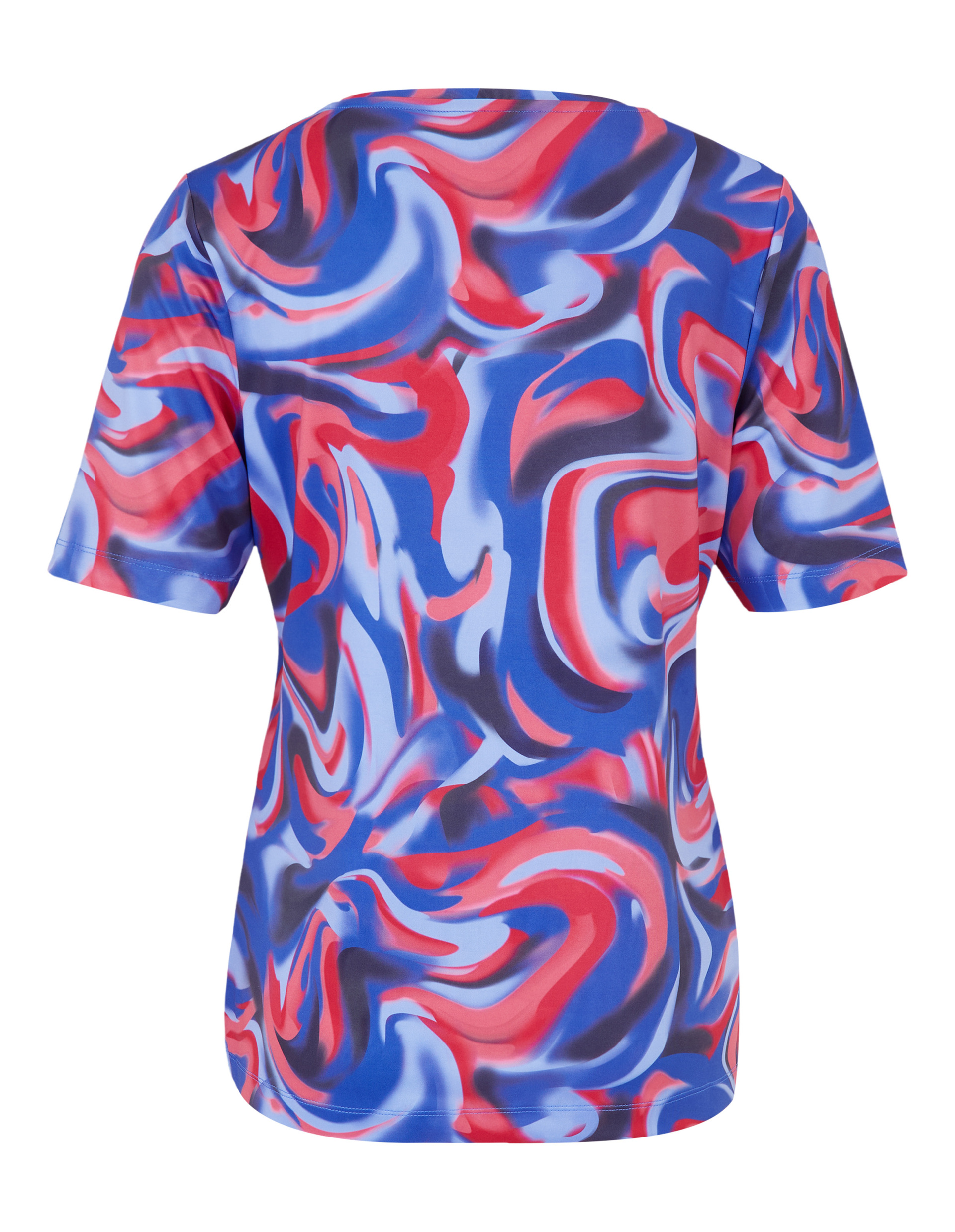 Ein T-Shirt mit buntem Wirbelmuster in Blau, Rot und Schwarz auf weißem Hintergrund, Ansicht von hinten.